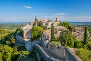 Lussan, joyau médiéval du Gard et Plus Beau Village