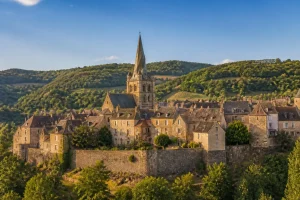 Saint-Côme-d'Olt : trésors médiévaux et clocher tors